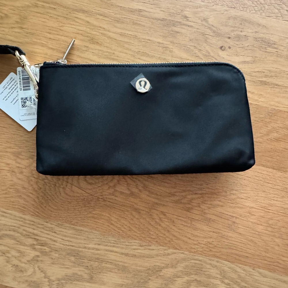 Lululemon black wristlet NWT